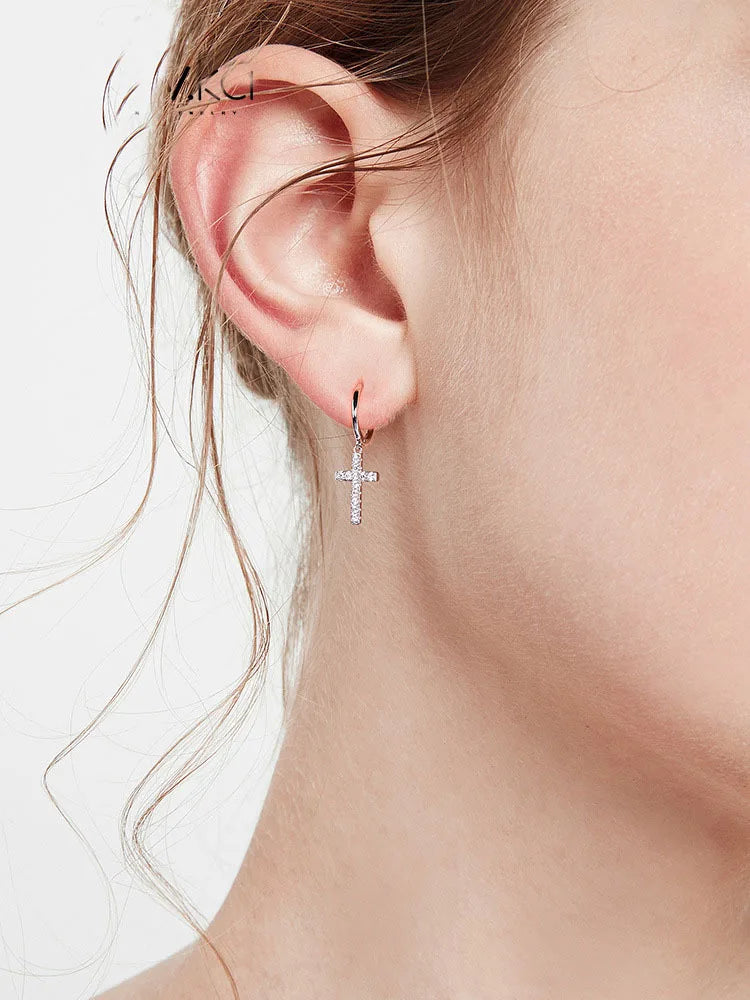 Boucles d'oreilles Créoles Argentées avec Croix