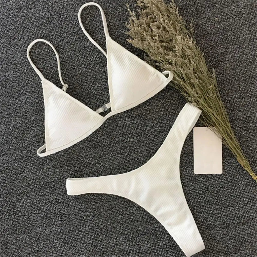 Bikini Bandeau Épuré pour un Été Radieux!